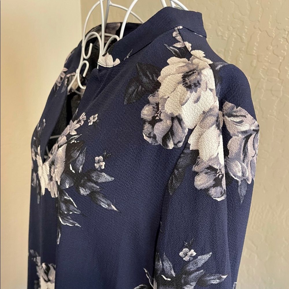 DL Floral Blouse Very on Trend NWOT